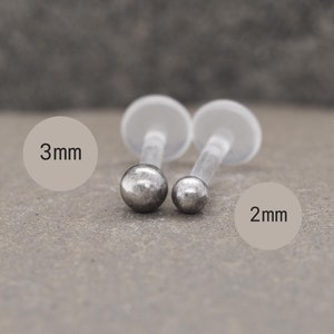 Zilveren tragusstekker – balletje van 2 mm, 3 mm – 16G helix, kraakbeen, schelppiercing – minimalistische sterlingzilveren sieraden
