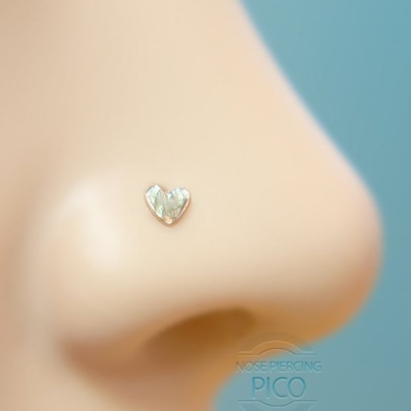 Piccolo cuore perno da naso in argento sterling martellato