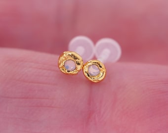 16 Gauge Gold Tragus mit winzigem Opal Flat Back Piercing