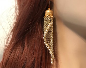 Kronleuchter Ohrringe: Creme Swarovski Perlen auf Goldketten