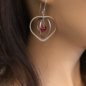 Hart oorbellen: 3D zilveren hart met Swarovski kristal