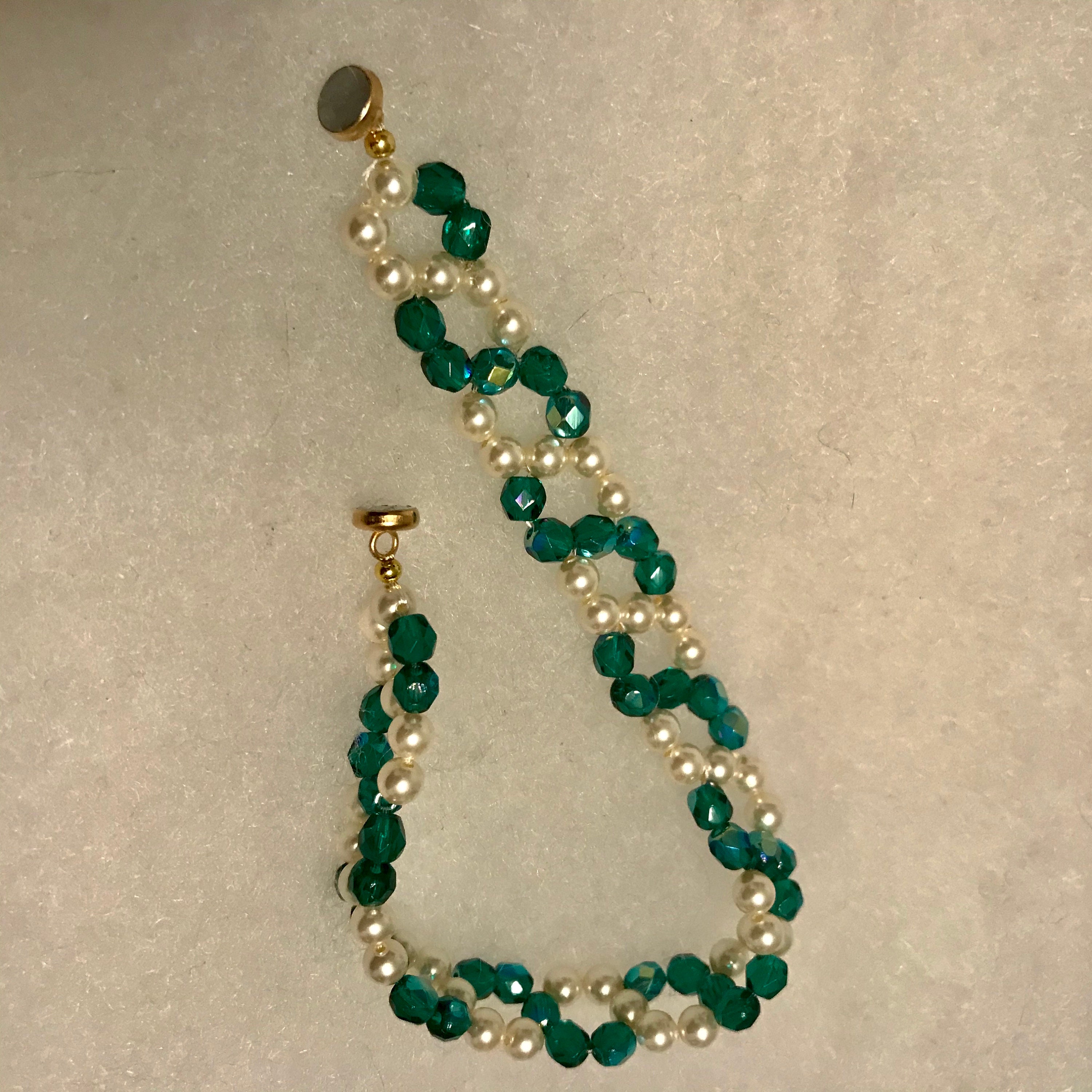 Czech Glass Bracelet: Cream Pearls and Emerald Green Czech Glass Beads ...
