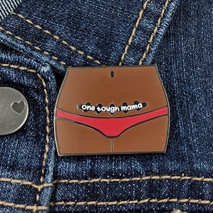 ONE TOUGH MAMA ピン - 帝王切開ギフト、帝王切開ギフト、帝王切開出産ギフト、帝王切開啓発、新米ママギフト