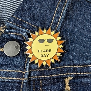 PIN FLARE DAY - Pin z twardego szkliwa, świadomość chorób autoimmunologicznych, Pin autoimmunologiczny, Pin przewlekłych chorób, Pin przewlekłego bólu, Pin świadomości chorób