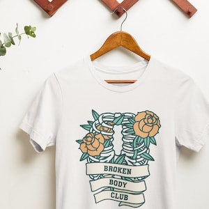 Broken Body Club - Grappige chronische ziekte Bella + Canvas 3001 Unisex T-shirt