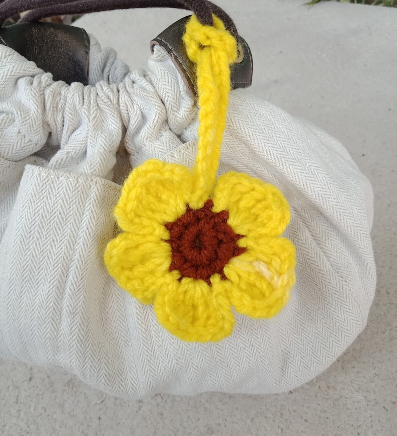 Flower knitting pattern Home decoration Bag decoration Car decoration image 2