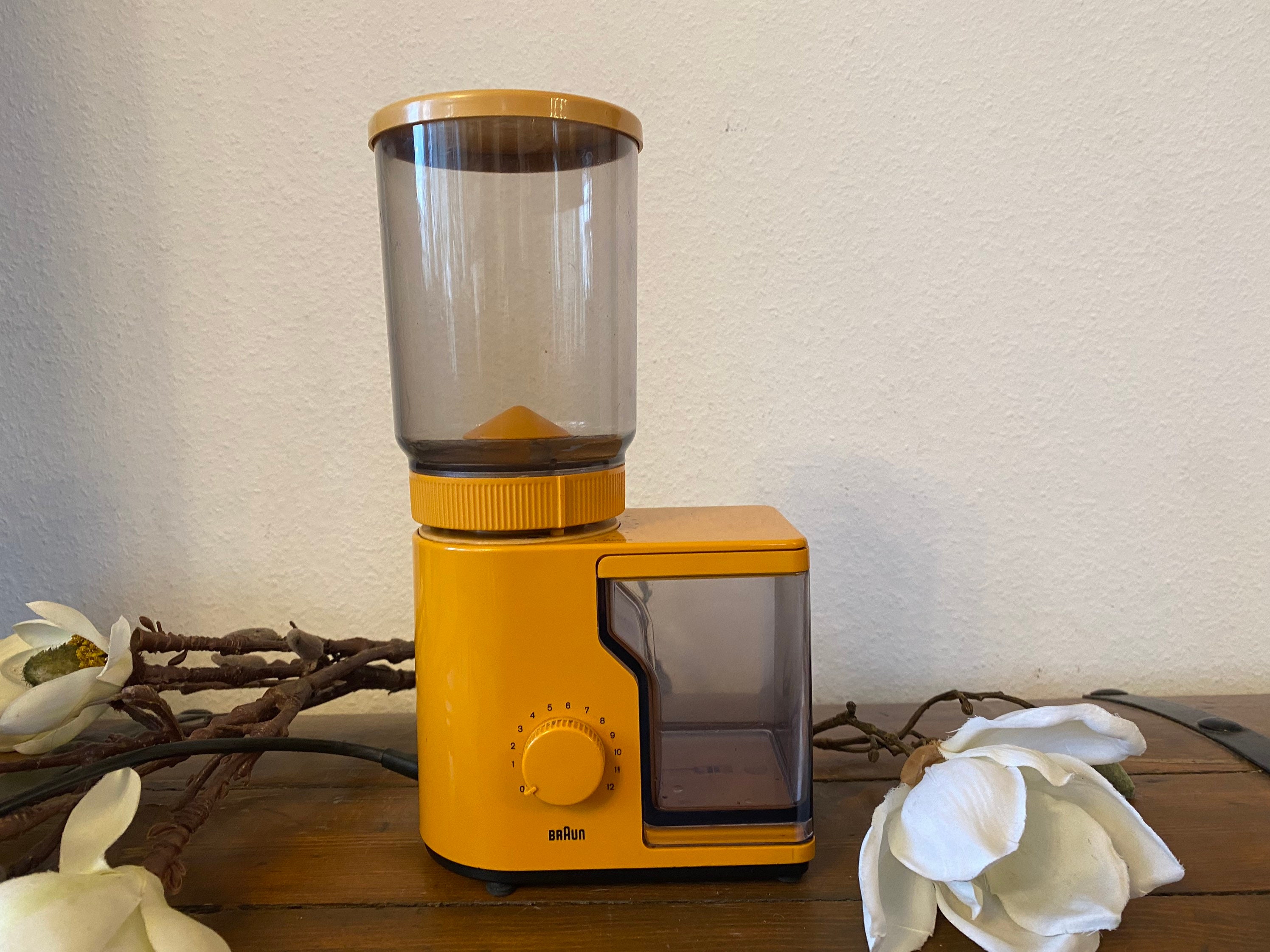 Braun Stylish Coffee Grinder KM 4036 (model KMM10) in Orange