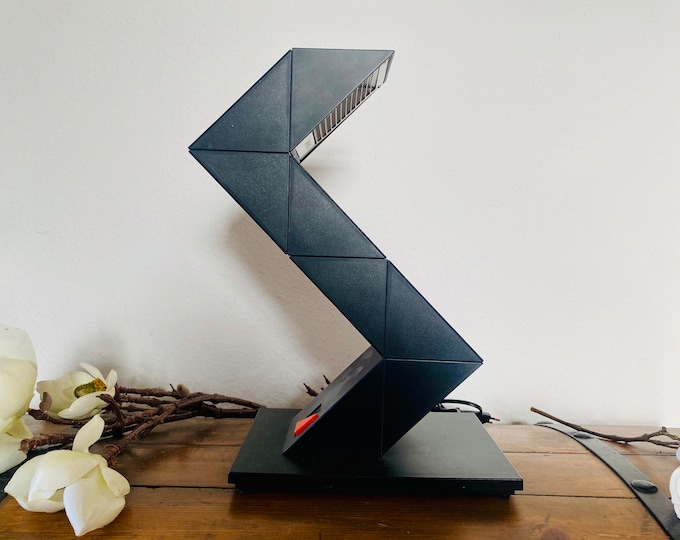 Memphis style Zigzag table lamp, Z lite, by designer Shui L. D. Chan for Brilliant Leuchten
