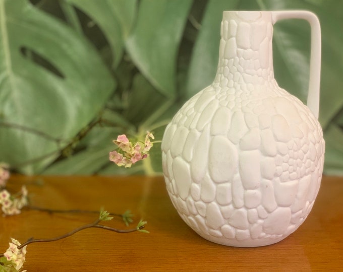 AK Kaiser Vase, 256, bisque porcelain vase, reptile relief, 60s, midcentury, matt
