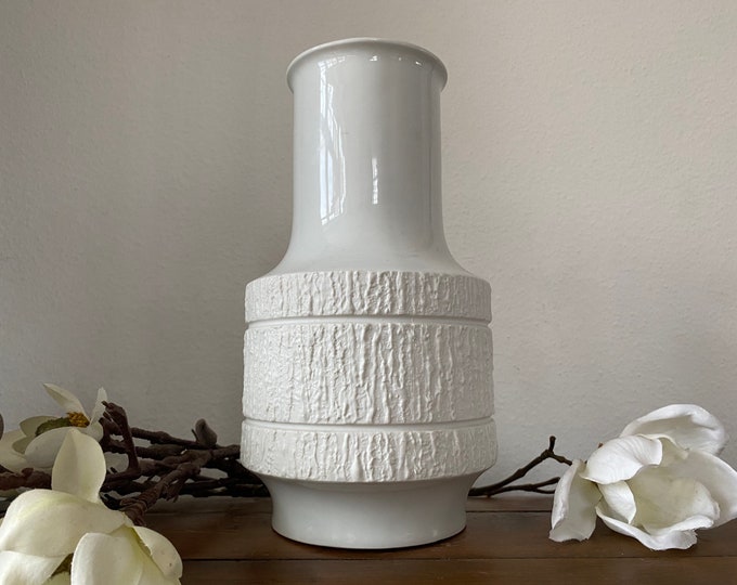 Thomas Vase, by Richard Scharrer, bisque porcelain vase, structure relief, 60s, midcentury, matt