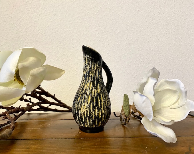 Fantastic small 50s ceramic vase with incised decoration in black yellow