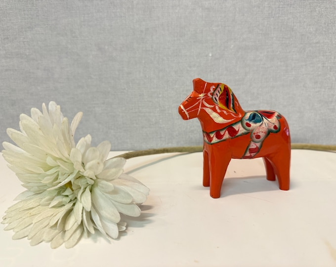 Beautiful Swedish vintage hand-carved Dala horse - Nils Olsson - Akta Dalahemslojd Sweden