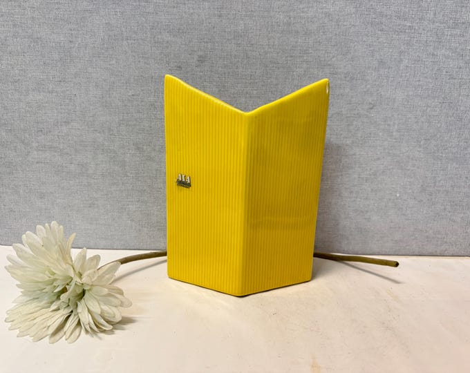 Graphically jagged vase, ASA Selection ceramic, 1980s, yellow, postmodern, Memphis style