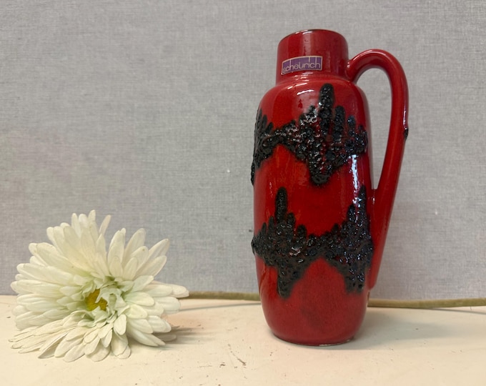 Fantastic Scheurich Henkel vase 275-20, strong red glaze with black fat lava decoration, WGP classic, West Germany 1960.