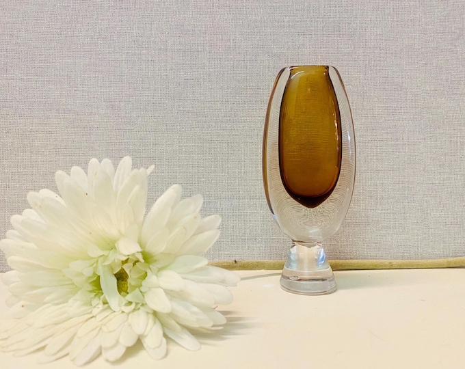 Swedish vintage glass vase, Vicke Lindstrand, Kosta, mid-century sommerso vase with base