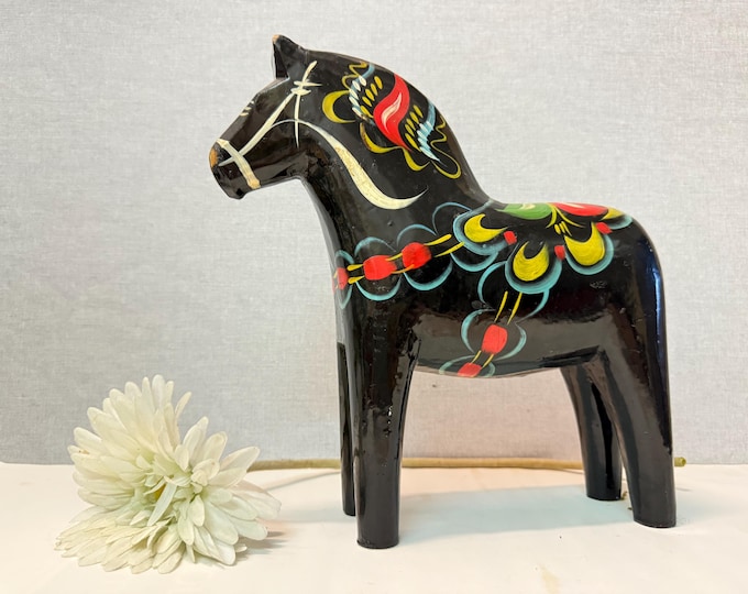 Beautiful Swedish vintage hand-carved Dala horse - Nils Olsson - Akta Dalahemslojd Sweden