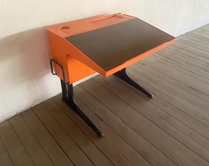 Beautiful, rare vintage desk by Luigi Colani for Flötotto in orange - design classic