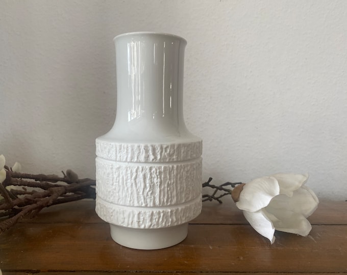 Thomas Vase, by Richard Scharrer, bisque porcelain vase, structure relief, 60s, midcentury, matt