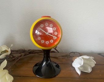 Rare vintage tulip base space age alarm clock from Blessing, in yellow and black