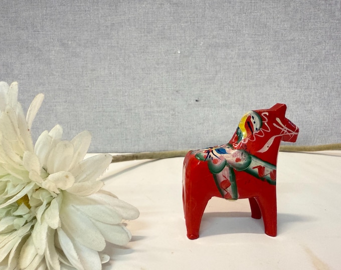 Beautiful Swedish vintage hand-carved Dala horse - Nils Olsson - Akta Dalahemslojd Sweden