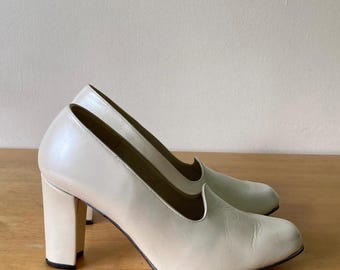 1960er Jahre Perlglanz weiße Leder Pump Schuhe | Größe Au 7 US 7 UK 5