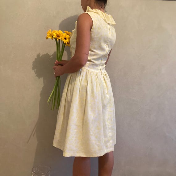 Tullo 1960’s V Neck Ruffled Yellow and White Cott… - image 7