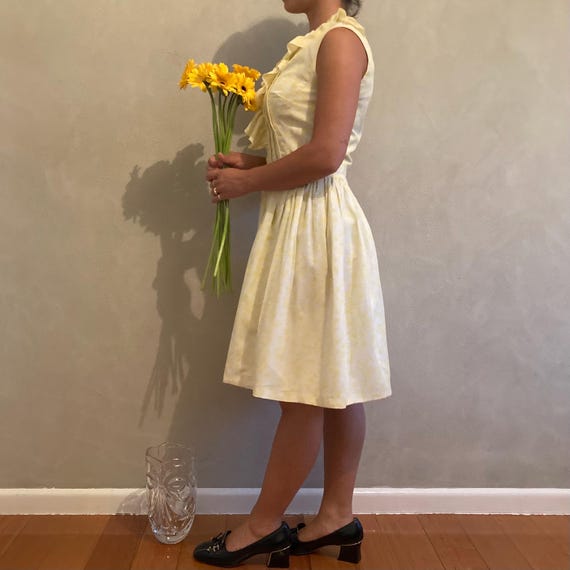 Tullo 1960’s V Neck Ruffled Yellow and White Cott… - image 9