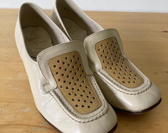1960s Beige and Camel Leather Loafers by Allerton Handcrafts | AU 7/7.5