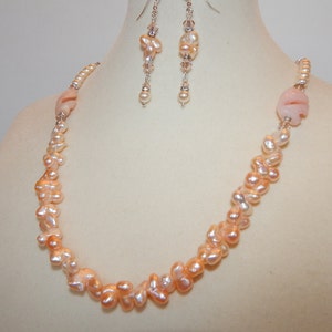 Lumpy Cultured Pearl Necklace in Light Peach/Pink with Swarovski Crystals and Carved Quartz, Pearl Necklace with Earrings in Silver. ME-522