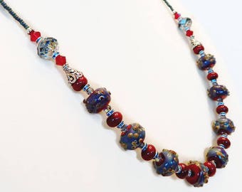 Cristal de Swarovski, collier verre filé au chalumeau en bleu/rouge w/boucles d’oreilles, cristal Unique unique fait à la main et au chalumeau, bel ensemble brillant. ME-477