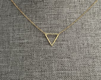 Gold Triangle Necklace – Minimalist Geometric Pendant, Dainty Gold Chain, Simple Everyday Jewelry for Women