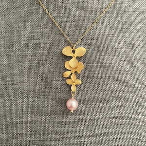 Orchid and Pearl Necklace, Vertical Floral Orchid Flowers Necklace for Gift, Flower Necklace Jewelry for Women