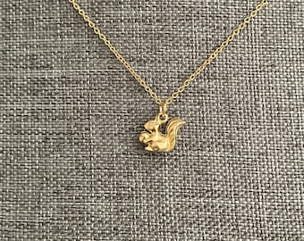 Kleine schattige gouden eekhoornketting voor dierenliefhebbers, eekhoornhanger sieraden voor dames en meisjes, eekhoorn met een eikel-bedelketting