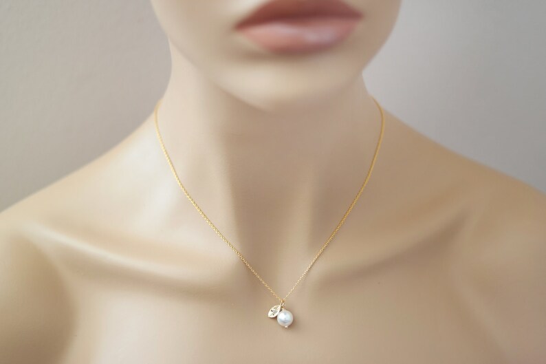 Necklace set Personalized Bridesmaid Initial Wedding WHITE pearl Bridal Gift Set of 1-10 8mm Flower girl Italic font Gold