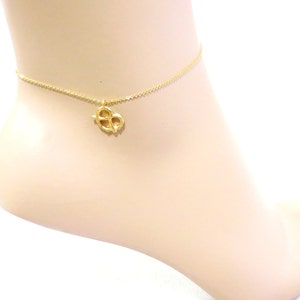 Dainty anklet Pretzel anklet Gold anklet Adjustable anklet Cute Unique gift Birthday gift Graduation gift Sister gift Girlfriend gift
