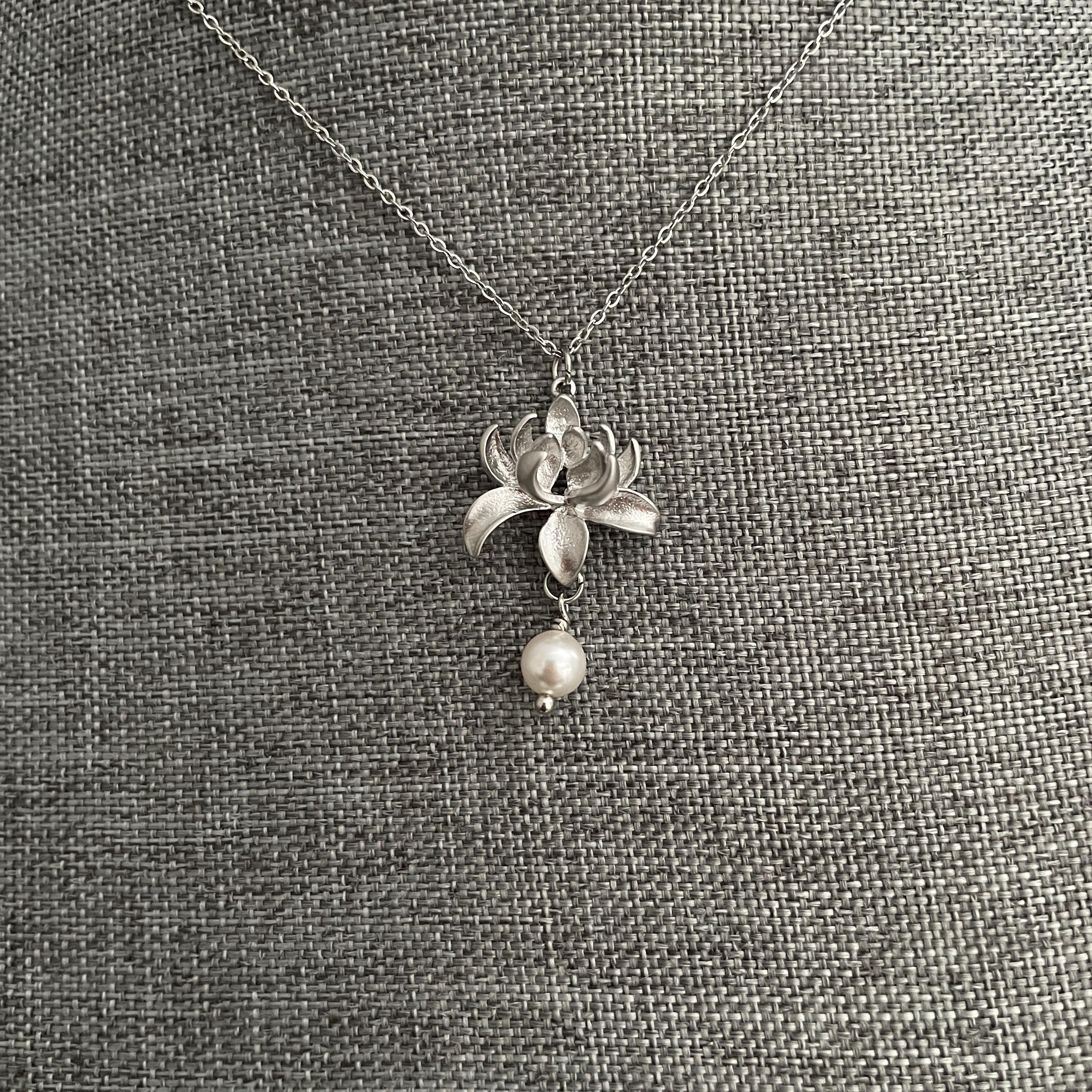 AXOMY Ladybug Necklace 925 Sterling Silver Daisy Pendant Ladybug Pendant Jewelry Gifts For Women