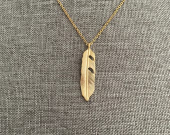 Gold Feather Pendant Necklace – Minimalist Boho Jewelry, Dainty Gift for Her, Minimalist Leaf Pendant, Dainty Boho Jewelry for Everyday Wear