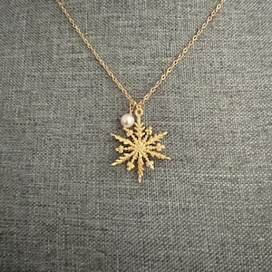 Winter Snow Necklace, with Swarovski White Pearl, Frozen Snowflake Necklace for Women and Girls, Snowflake Jewelry Gift for Her