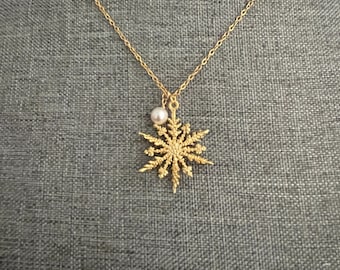 Winter Schnee Halskette, mit Swarovski White Pearl, Gefrorene Schneeflocke Halskette für Frauen und Mädchen, Schneeflocke Schmuck, Geschenk für Sie