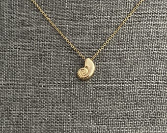 Collar de conchas doradas con la voz de Ariel para mujeres y niñas, colgante de concha para regalar, collar de sirena para ella.