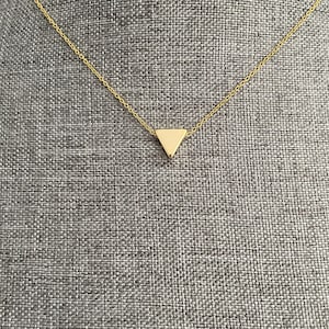 Minimalistische Dreieck Kette vergoldet – Minimalistischer Schmuck für Frauen, Minimalistische Halskette, Geschenk für Sie