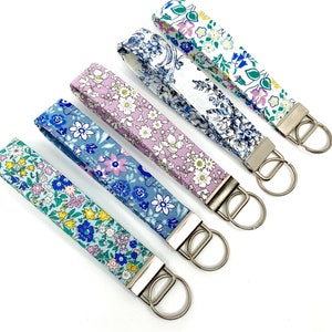 Key Fob Keychain//Floral keychain/Keychain Wristlet/ Fabric Keychain/Keychain Fob/Wrist Keychain/Made in USA