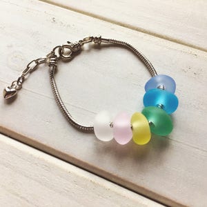 Handmade Macaron Style Rainbow Sea Glass Bracelet, Adjustable Knitted Alloy Chain Bracelet, Sea Glass Jewelry, Beach Glass, Marine Jewelry