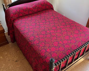 QUEEN SIZE – Vintage Cannon Red & Purple Jacquard Bedspread – Floral Damask Woven Cotton Fringe – Mid Century Tapestry Bedding – 60s Decor
