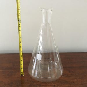 Large Pyrex 4000 ml Erlenmeyer flask – 4 Liter Lab Glass Beaker – Vintage Science Decor Vase – Laboratory / Chemistry Glassware – USA #4980