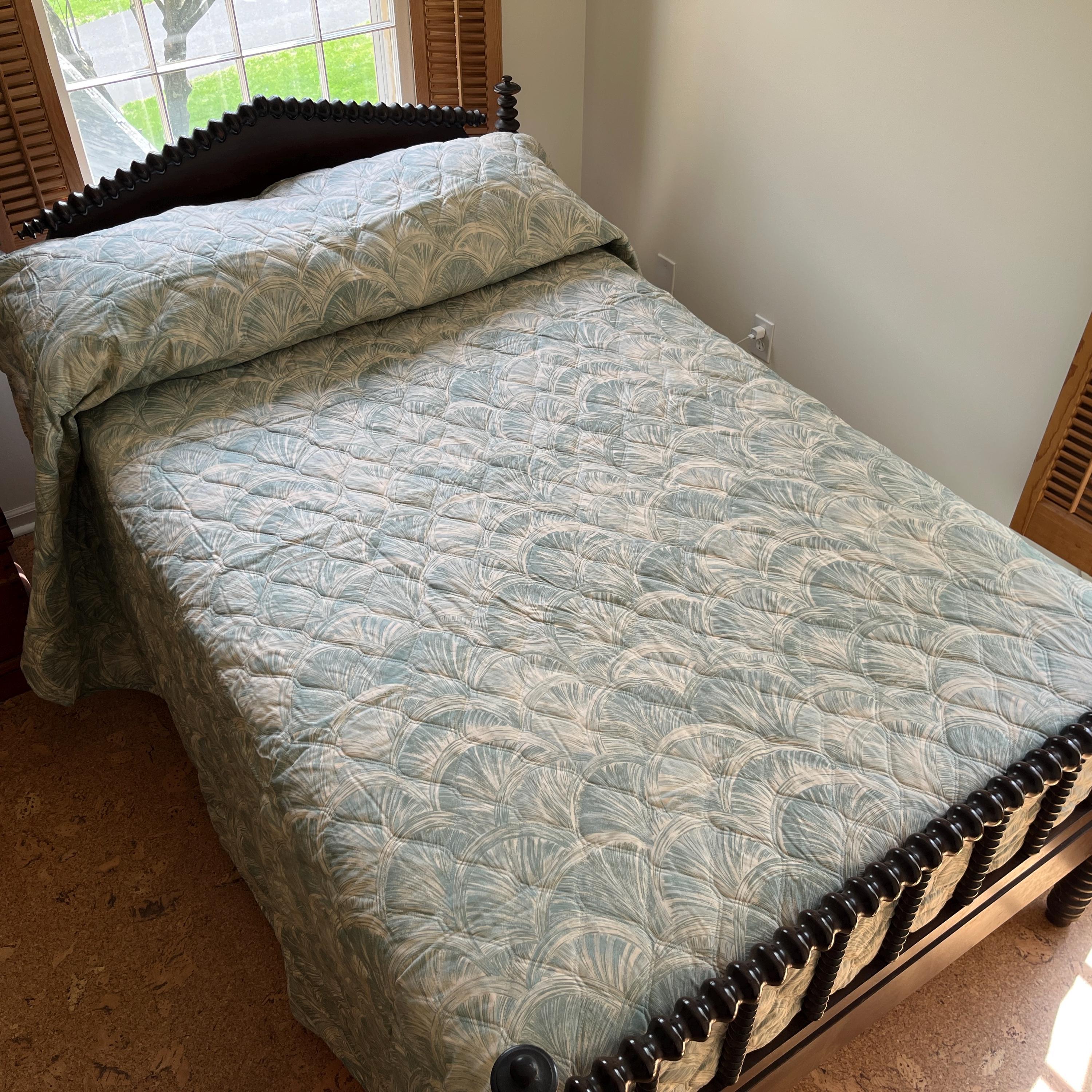 Vintage QUEEN Quilted Bedspread – Coastal Palm / Shell Pattern