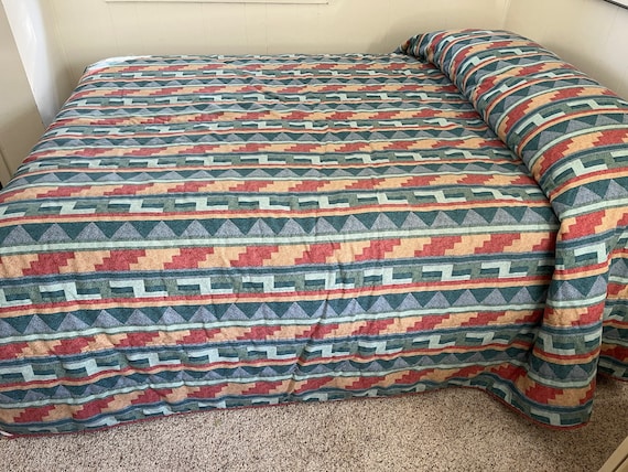 QUEEN SIZE - Vintage 1980s Quilted Bedspread by Valiant
