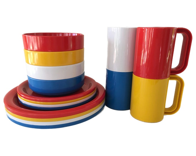 Vintage 16piece Dinnerware Set by Ingrid Dinner & Salad Plates, Cups