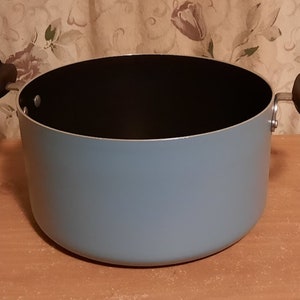 Vintage Faberware Turquoise Large Stock Pot Saucepan~5 Quart~Retro Kitchen Cookware
