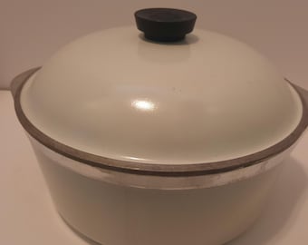 CLUB Beige/Off White Aluminum vintage Dutch Oven Stock Pot Pan with Lid Very Nice Retro Kitchen Cookware Ovenware